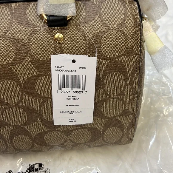 Coach Rowan - Picture 3 of 3